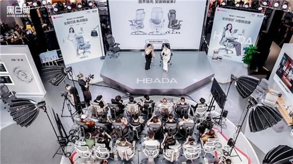 撞色高颜值设计 机械革命蛟龙16Pro潮玩版笔记本评测：高刷好屏配满血性能 长江存储PC42Q表现亮眼